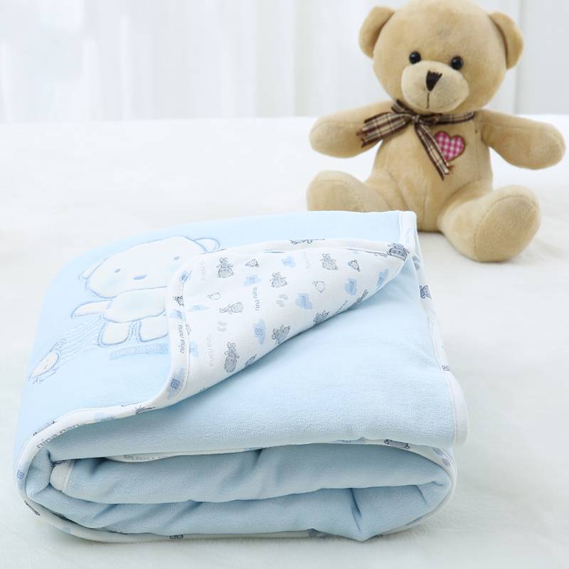 Размер детского одеяла (55 фото): стандартный для новорожденных в кроватку байкового одела и из бамбука, определяем по возрасту