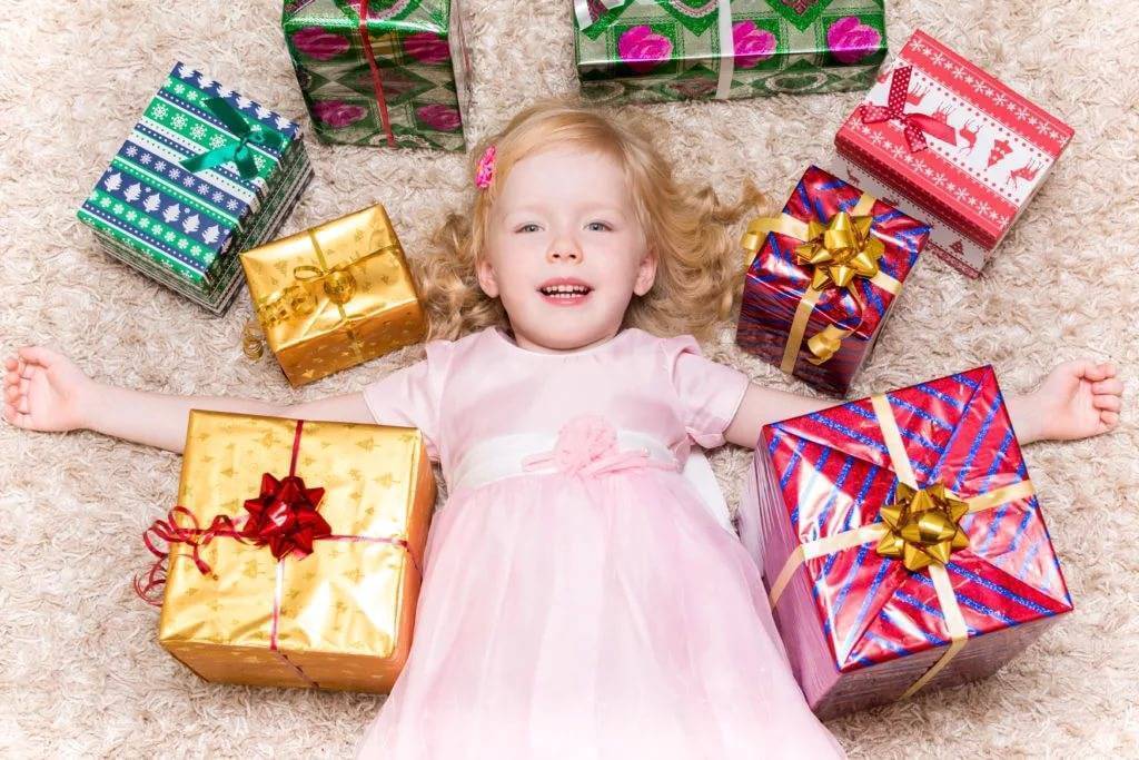 Что подарить девочке на 1 годик на день рождения: 25 нужных подарков