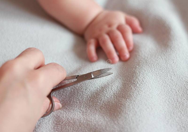 Уход за ногтями ребенка. Как правильно подстригать ногти новорожденному ребенку