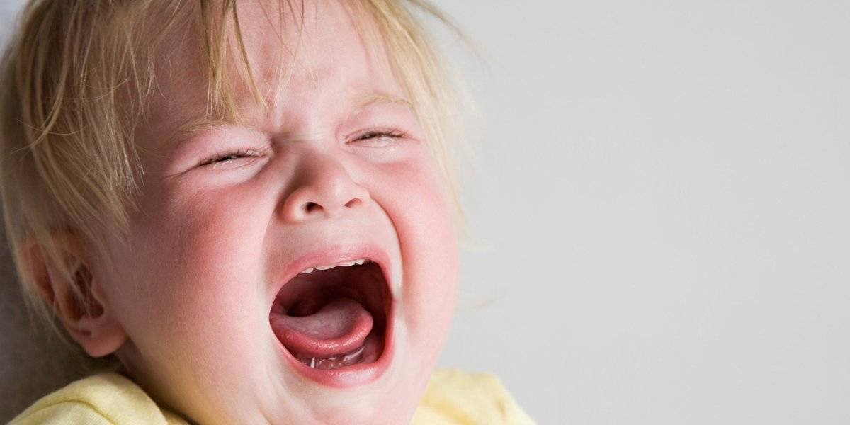 Почему ребенок плачет перед сном | у ребенка истерика перед сном: как успокоить