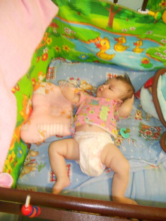 Малыш спит на животе: плюсы и минусы. сладкий сон ребенка прервался с поворотом на живот – что делать? ребенок 4 месяца спит на животе комаровский