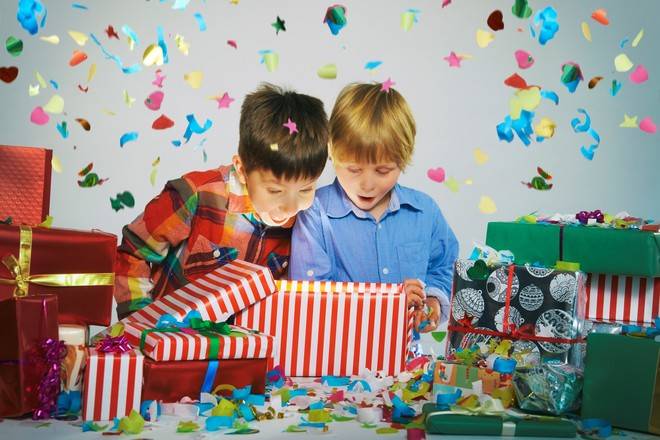 Что подарить ребенку на 5 лет (43 фото): варианты подарка на день рождения и на новый год,  лучшие развивающие игры и книги