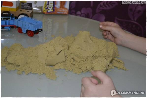 Песок, который не рассыпается, – kinetic sand и его аналоги для детей