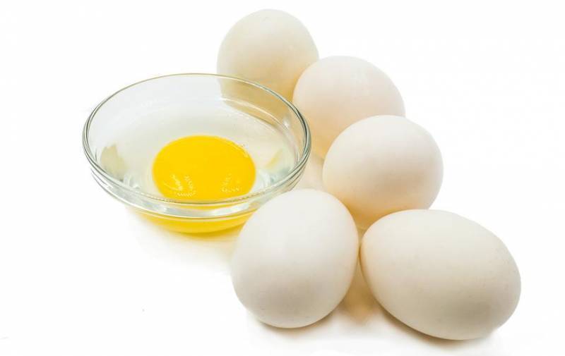 Яйца при грудном вскармливании: можно ли вареные или омлет в первый месяц гв