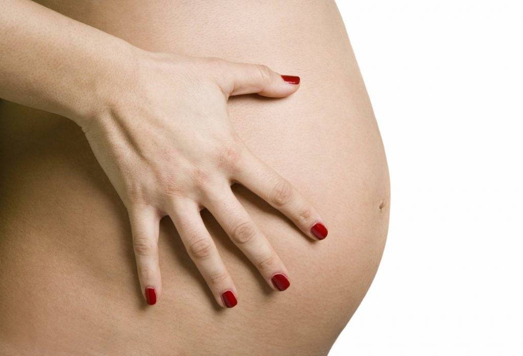 Можно ли беременным делать маникюр: вредно или нет наносить на ногти гель и красить их обычным лаком, меры предосторожности во время беременности