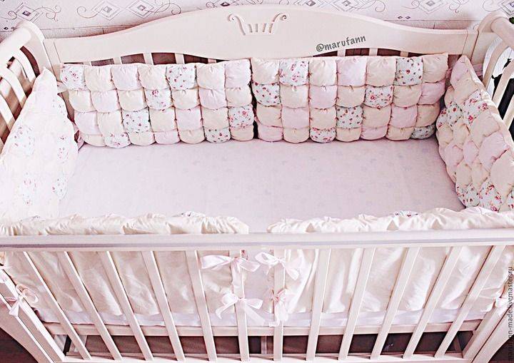 Нужны ли бортики в кроватку для новорожденного: аргументы за и против