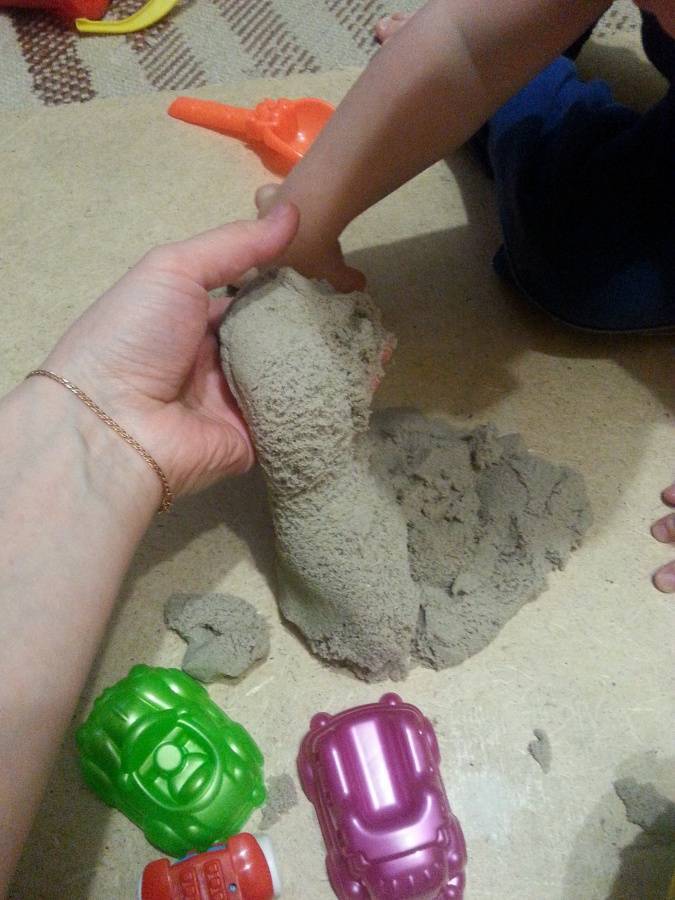 Кинетический песок – что это такое, как выглядит, состав, польза для детей, плюсы и минусы