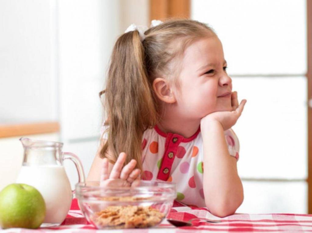 Что делать, если ребенок очень много ест? советы психолога