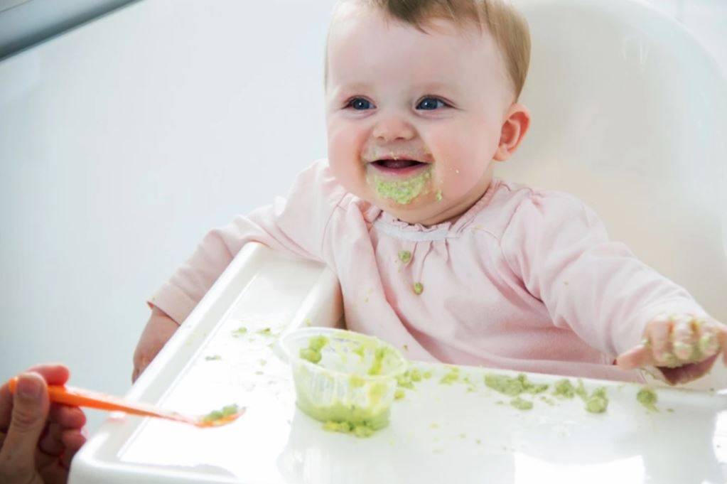 Что делать, если ребёнок плохо ест прикорм? 4 важных совета от психолога