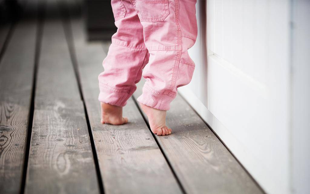 Почему ребенок ходит на носочках или цыпочках