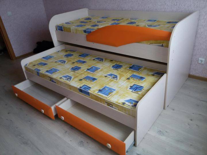 Кровать для двоих детей выдвижная (112 фото): детская раздвижная или выкатная модель с ящиками