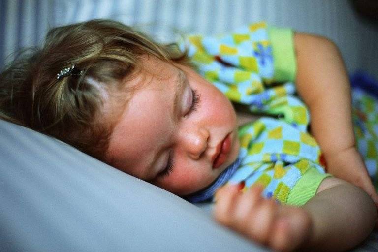 Причины, по которым ребенок плохо спит ночью