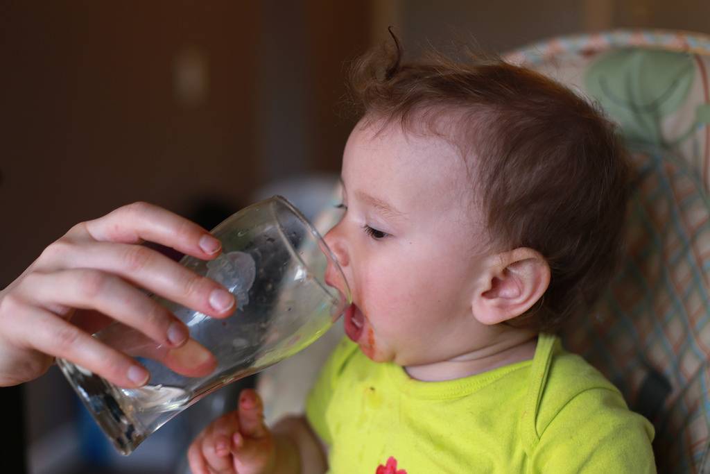 Хочется пить много воды: причины, почему постоянно мучает жажда у детей, подростков, мужчин и женщин и что с этим делать