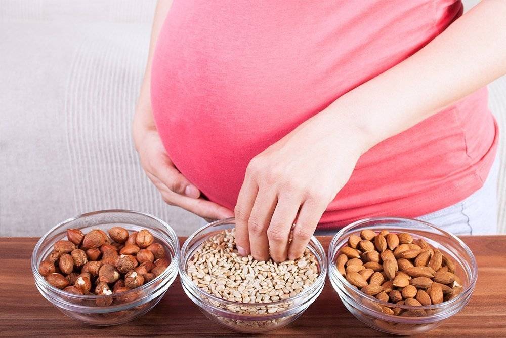 Миндаль при беременности: польза и вред. можно ли беременным миндальные орехи?
