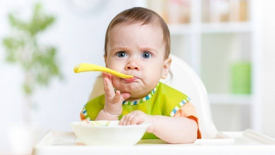 Как научить ребёнка жевать твёрдую пищу