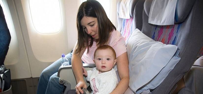 Как с ребенком лететь в самолете, и с какого возраста можно