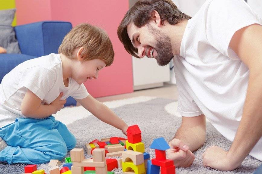 Во что поиграть с ребенком в год: множество идей