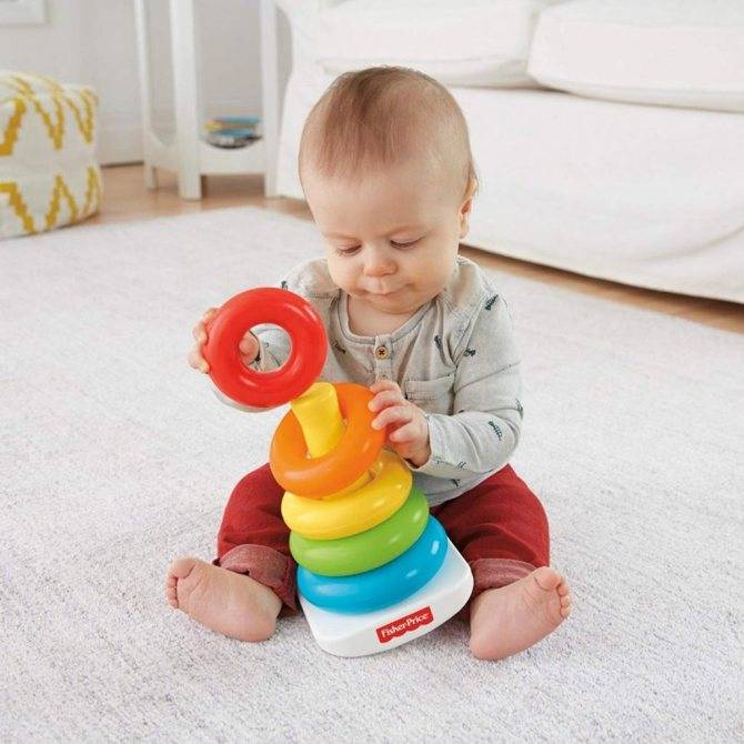 Какие игрушки нужны детям до года по месяцам развития