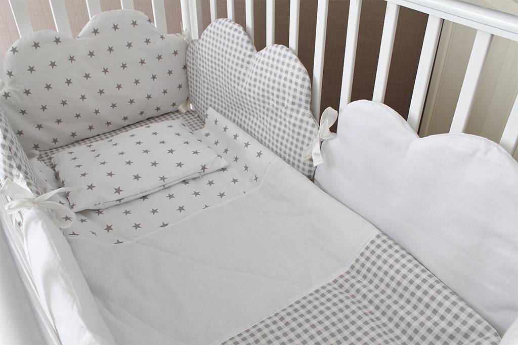 Бортики в круглую кроватку для новорожденных: разновидности, размеры для овальной модели, а также как сделать своими руками бампер-подушки и другую защиту