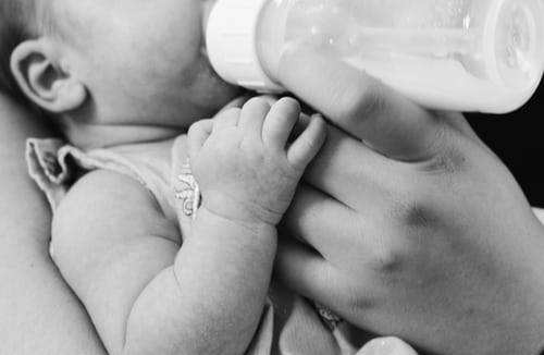 Новорожденный не наедается грудным молоком признаки и что делать