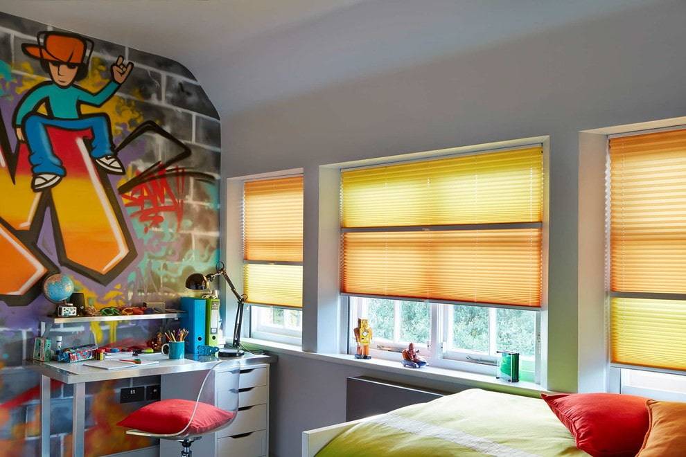 Шторы для подростка (33 фото): выбираем бежевые занавески в детскую комнату, дизайн штор «граффити» в спальню