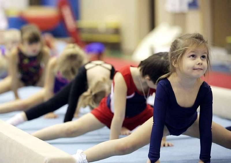 Художественная гимнастика для детей - со скольких лет, плюсы и минусы