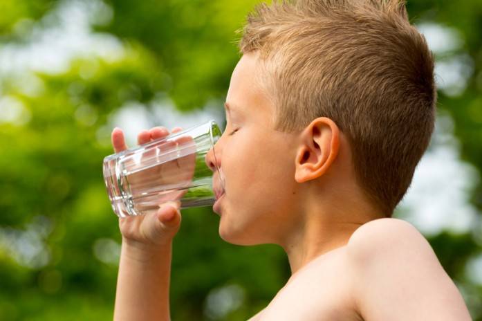 Почему ребенок пьет много воды на ночь?