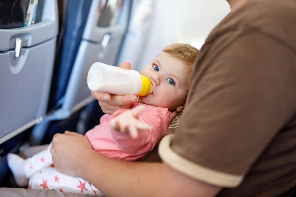 Чего бояться при путешествии с младенцем на самолете, что взять с собой