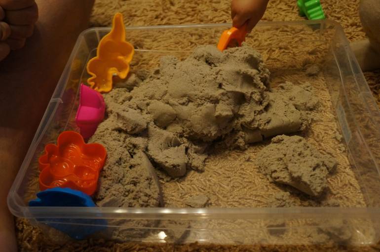 Что такое кинетический песок и как сделать его своими руками?