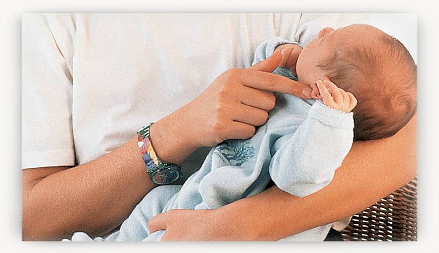 Как правильно держать новорожденного? практические советы