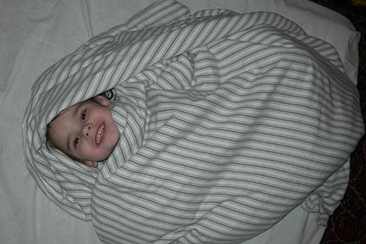Новорожденный перепутал день с ночью: что делать родителям, советы доктора комаровского