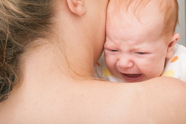 Ребенок плачет после кормления грудным молоком